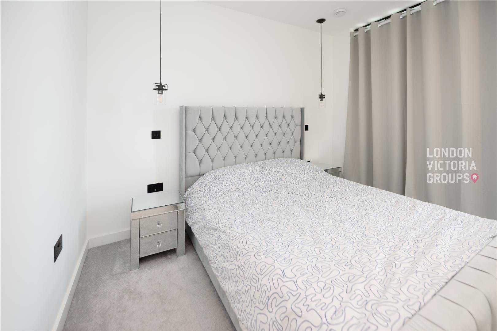 2 bed property in 3 Merino Gardens, LONDON